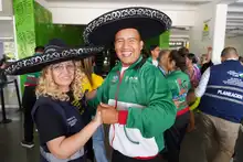 Delegación de México fue recibida en Cali con dulces típicos y show de salsa Pioneros del Ritmo.
