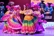 ¡Éxito total! 1.000 personas coparon la gala inaugural del Primer Encuentro Mundial de Culturas Populares