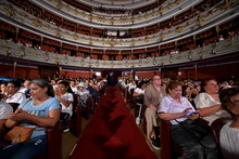  Estudiantes caleños disfrutaron del espectáculo folclórico del Primer Encuentro Mundial de Culturas Populares