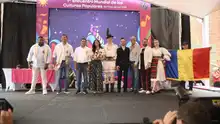 En el Encuentro de Culturas Populares se intercambiaron presentes para recordar este evento de talla mundial