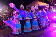 Cubanos y caleños se tomaron el Bulevar del Río a ritmo de Salsa. ¿Cómo terminó?