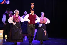 En el Teatro Jorge Isaacs se encendió la noche con las danzas del mundo
