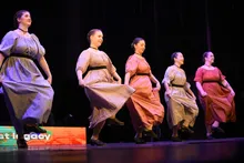 En el Teatro Jorge Isaacs se encendió la noche con las danzas del mundo