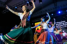 En el Teatro Jorge Isaacs se encendió la noche con las danzas del mundo