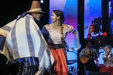 En el Teatro Jorge Isaacs se encendió la noche con las danzas del mundo