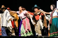 En el Teatro Jorge Isaacs se encendió la noche con las danzas del mundo