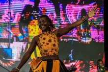 En el Teatro Jorge Isaacs se encendió la noche con las danzas del mundo