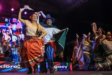 En el Teatro Jorge Isaacs se encendió la noche con las danzas del mundo