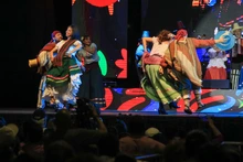 En el Teatro Jorge Isaacs se encendió la noche con las danzas del mundo