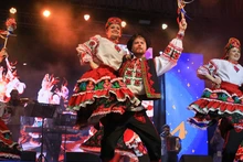 En el Teatro Jorge Isaacs se encendió la noche con las danzas del mundo