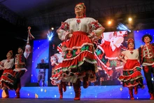 En el Teatro Jorge Isaacs se encendió la noche con las danzas del mundo