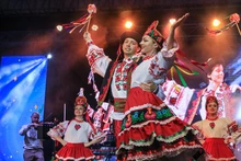 En el Teatro Jorge Isaacs se encendió la noche con las danzas del mundo