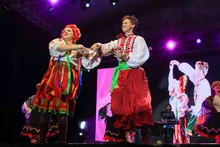 En el Teatro Jorge Isaacs se encendió la noche con las danzas del mundo