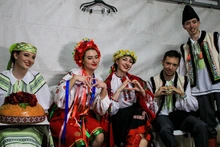 En el Teatro Jorge Isaacs se encendió la noche con las danzas del mundo