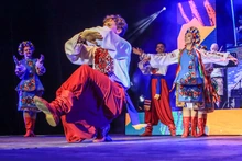 En el Teatro Jorge Isaacs se encendió la noche con las danzas del mundo