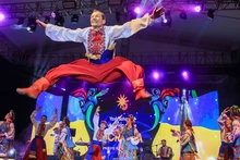En el Teatro Jorge Isaacs se encendió la noche con las danzas del mundo