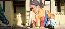 La ‘Calle del sabor’ se llena de color con graffiti urbano que exalta las culturas populares