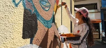 La ‘Calle del sabor’ se llena de color con graffiti urbano que exalta las culturas populares