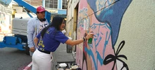 La ‘Calle del sabor’ se llena de color con graffiti urbano que exalta las culturas populares