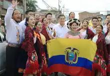 Un desfile multicultural con corazón de ‘folcloreada’