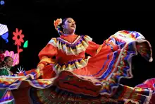 Cierre apoteósico de la ‘Gran Parada de las Culturas Populares’ en el Bulevar del Río