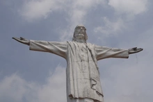 Cristo Rey vuelve a lucir su velo blanco sin estructura metálica