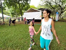 Este domingo celebra con MAMÁ.