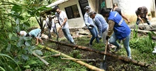 Con pala en mano, gestores comunitarios avanzan con la instalación de huertas urbanas en comedores de Cali