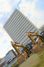 Con excavación y movimiento de volquetas arranca la construcción del búnker de la Fiscalía