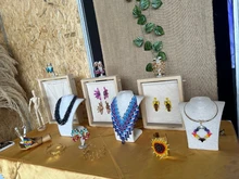 Conoce ‘RosArte’, emprendimiento caleño de joyas tejidas a mano