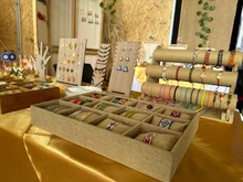 Conoce ‘RosArte’, emprendimiento caleño de joyas tejidas a mano