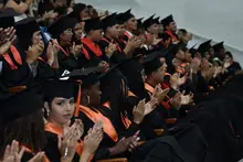 38 beneficiarios de ‘Todas y Todos a Estudiar’ se graduaron del Centro Internacional de Estudios Balbino Solano