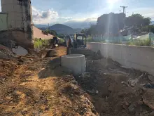Megaobra Ampliación de la carrera 80 avanza con la fundición de vigas en el canal Nápoles