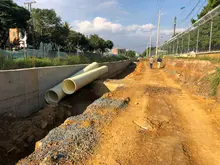 Megaobra Ampliación de la carrera 80 avanza con la fundición de vigas en el canal Nápoles