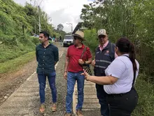 Alcaldía de Cali le cumple a la comunidad de La Buitrera con la conformación de vías terciarias