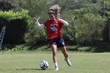 La selección femenina de fútbol de Panamá se alista bajo el sol caleño 