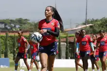 La selección femenina de fútbol de Panamá se alista bajo el sol caleño 