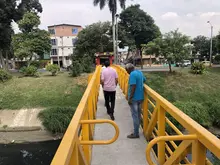Entregan dos nuevos puentes peatonales para privilegiar al peatón en Cali