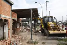 Autoridades realizan operativos de recuperación del espacio público en la comuna 15