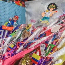 Madres, abuelas e hijas mantienen viva la dulce tradición de los ahijados 