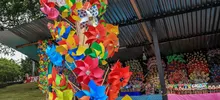 Madres, abuelas e hijas mantienen viva la dulce tradición de los ahijados 