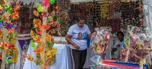 Madres, abuelas e hijas mantienen viva la dulce tradición de los ahijados 