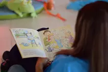 Contar cuentos a los niños fortalece su lenguaje