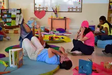 Contar cuentos a los niños fortalece su lenguaje