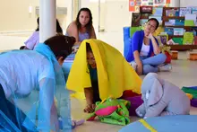 Contar cuentos a los niños fortalece su lenguaje