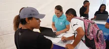 Cientos de jóvenes cumplieron con la cita a la primera jornada de inscripción de Todas y Todos a Estudiar Inglés