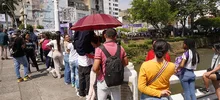 Cientos de jóvenes cumplieron con la cita a la primera jornada de inscripción de Todas y Todos a Estudiar Inglés