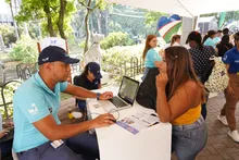 Multitudinaria asistencia para inscripciones a Todas y Todos a Estudiar Inglés