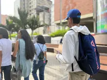 Muchos sueños están presentes en las filas para inscripciones a Todos y Todas a Estudiar Inglés 