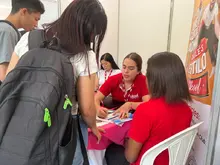 Muchos sueños están presentes en las filas para inscripciones a Todos y Todas a Estudiar Inglés 